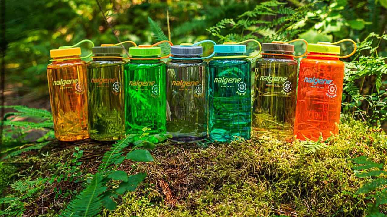 BOTOL MINUM ANTI PECAH BERBAHAN DASAR PLASTIK DAUR ULANG
