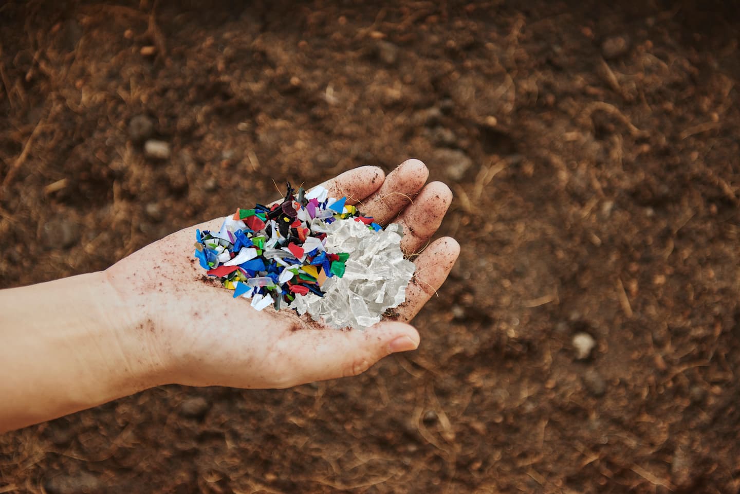 DAUR ULANG PLASTIK HDPE DAN PET SEBAGAI BAHAN STABILISASI TANAH